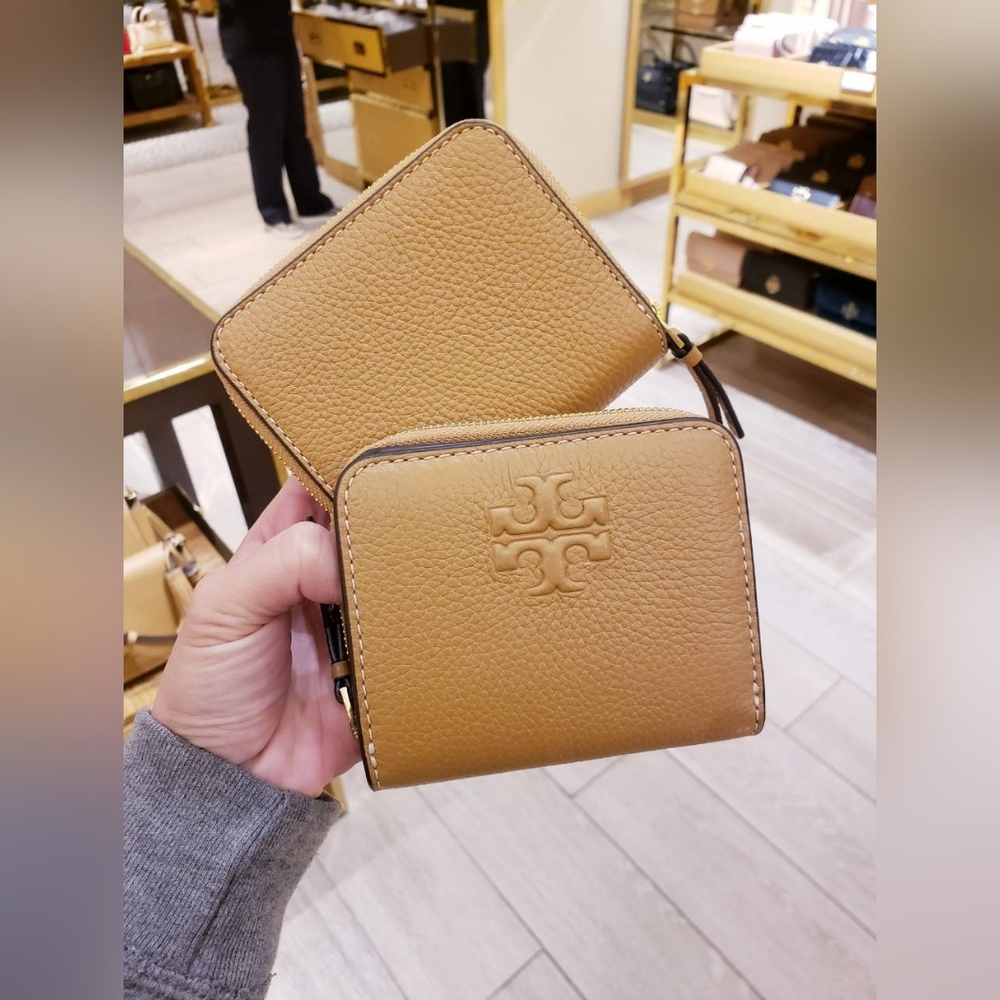 NWT!!! TORYBURCH THEA BIFOLD WALLET